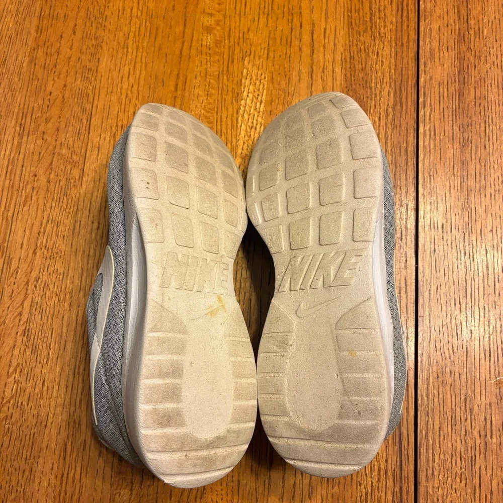 Nike‎ Tanjun Womens Size 8.5 Grey White Running Shoes Sneakers 812655-010